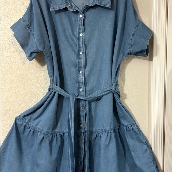 Cute chambray button front dress with ruffle hem and belt. Woman’s size 2xl. - Picture 1 of 10